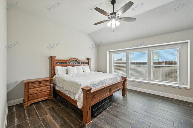 Building Photo - 3829 Honey Grove Dr