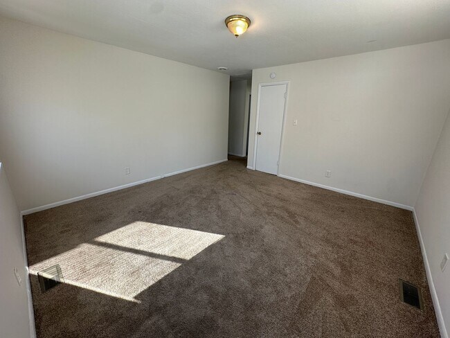 Building Photo - 4155 N Kitley Ave