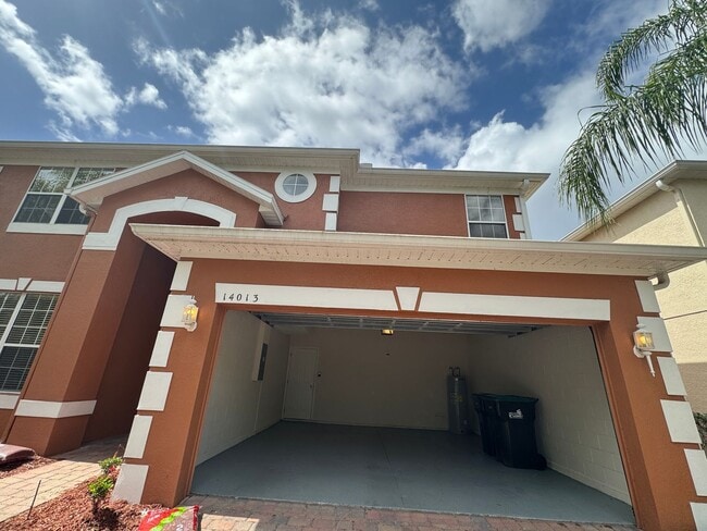 Building Photo - Spacious house with 6 bedrooms and 4.5 bathrooms to call home