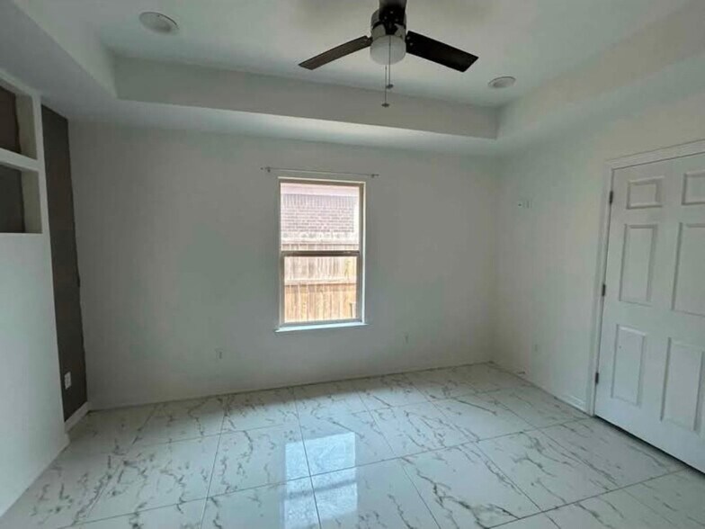 Building Photo - 2702 Larkspur Ave