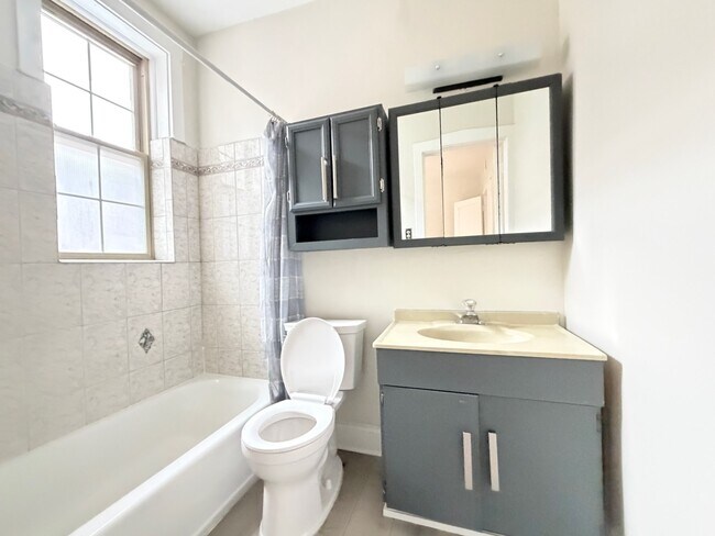 Building Photo - 5674 N Ridge Ave