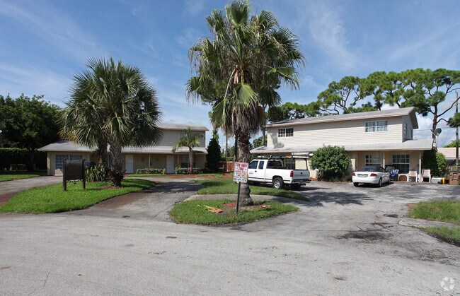 Building Photo - Deerfield Place Apartments & Townhomes