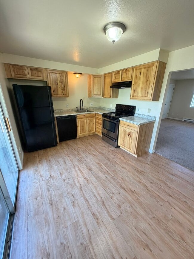 Building Photo - Recently Remodeled Two Bedroom Apartment With Canal Views and Private Balcony!