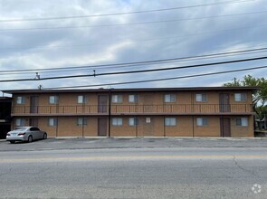 Building Photo - 807 W Hallmark Ave