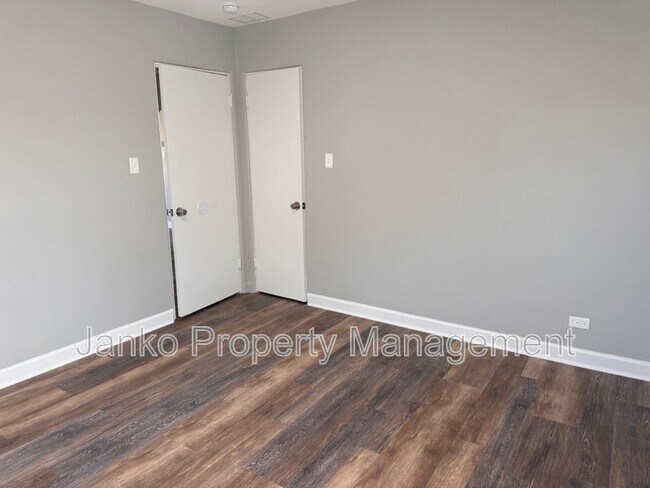 Building Photo - 2237 Vermont St