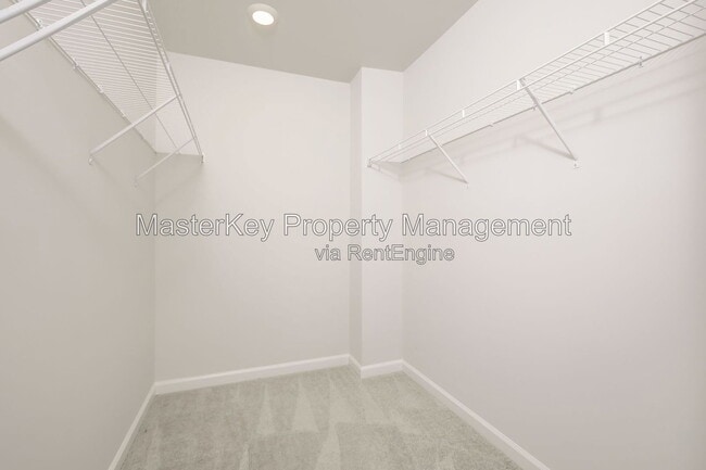 Building Photo - 804 McKenzie Pk Ter