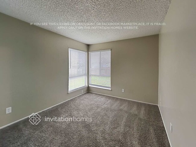 Building Photo - 5821 Longs Peak Pl