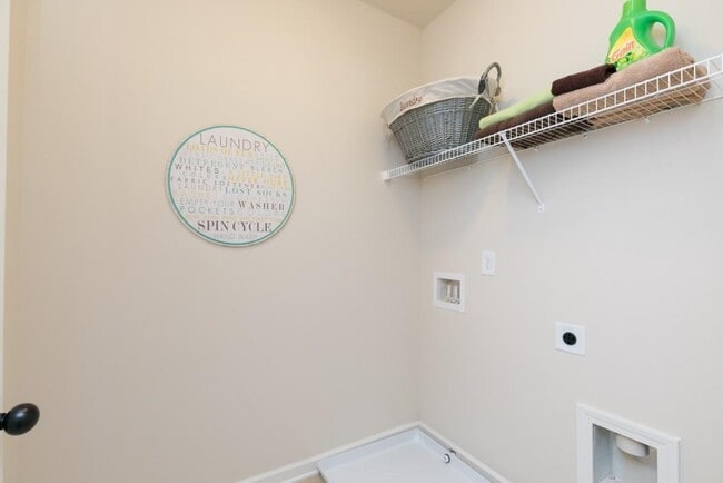 Building Photo - 1856 Hanover W Dr