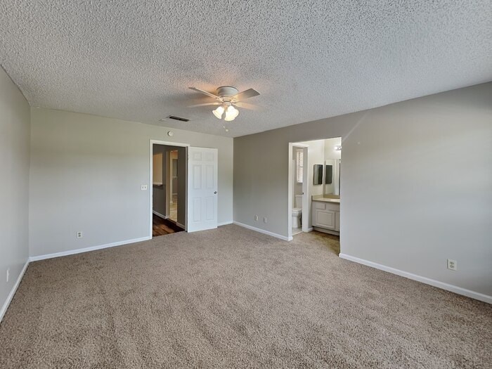 Building Photo - 6235 Cranberry Ln E