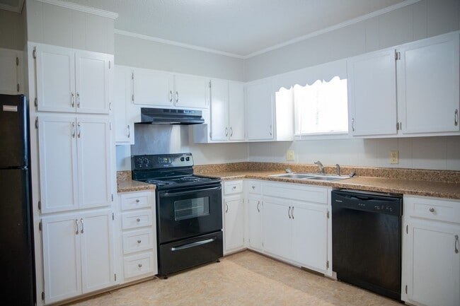 Building Photo - 3 bedroom/ 2 bathroom rental in Cullman City limits.