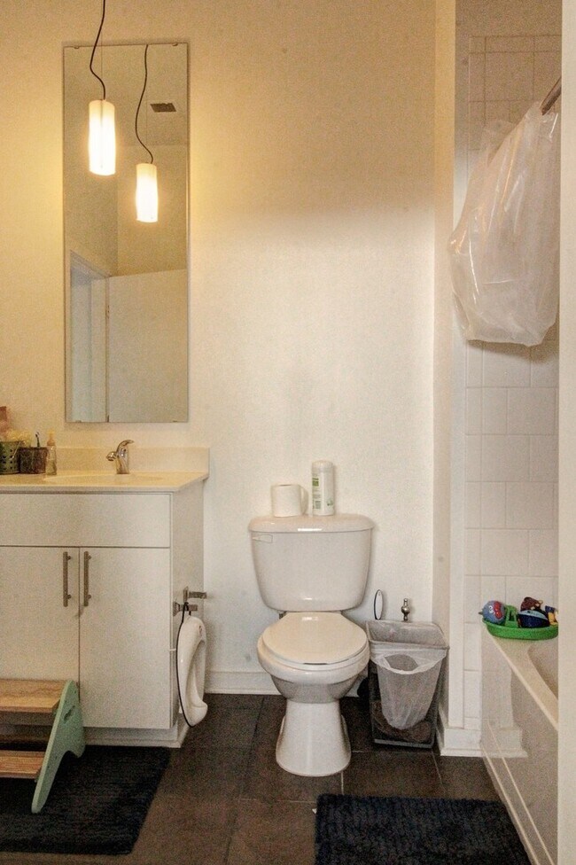 Building Photo - Gorgeous Downtown Durham 2bd/2ba Condo