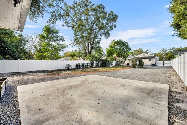 Building Photo - 1027 N Hampton Ave