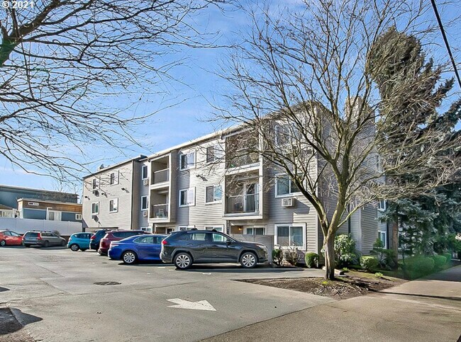 Building Photo - 6600 SE Division St