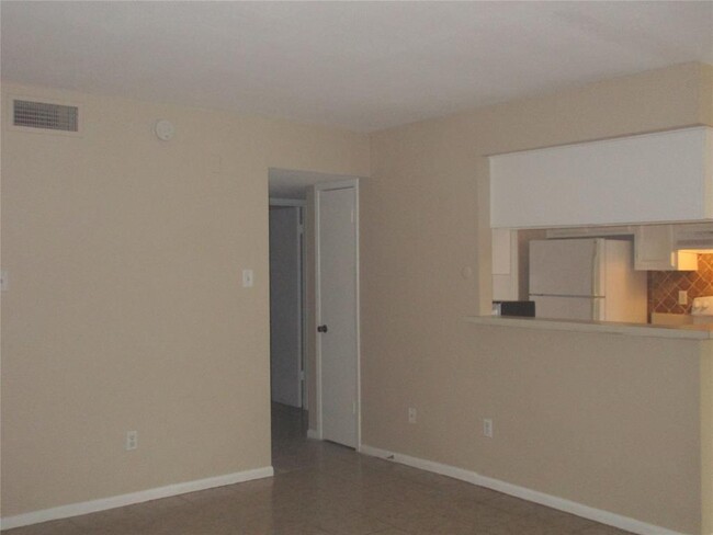 Building Photo - 17331 Red Oak Dr