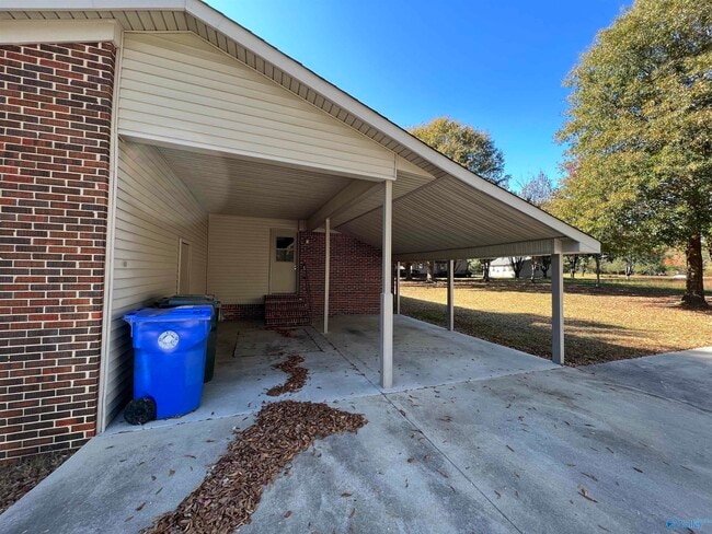 Building Photo - 23095 Kennedy Rd