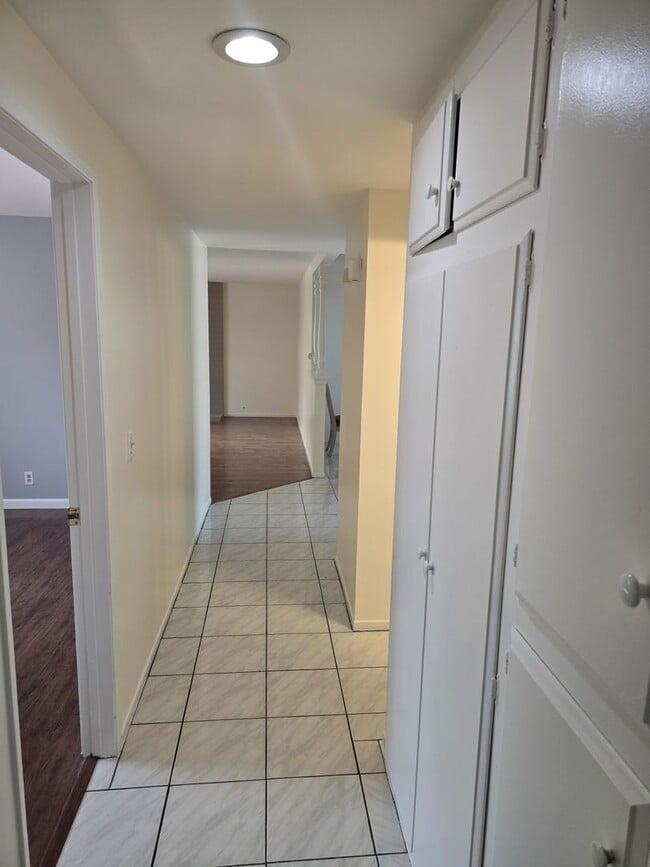 Building Photo - Cozy Single Family Home in Santa Ana for L...