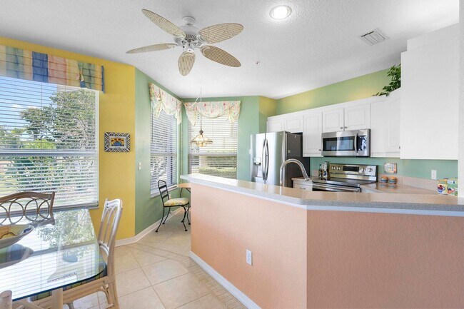 Building Photo - Beautiful Fully Furnished 3/2 Bouchelle Is...