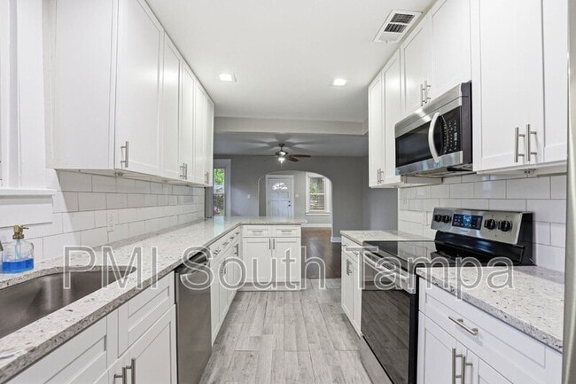 Building Photo - 203 W Emma St