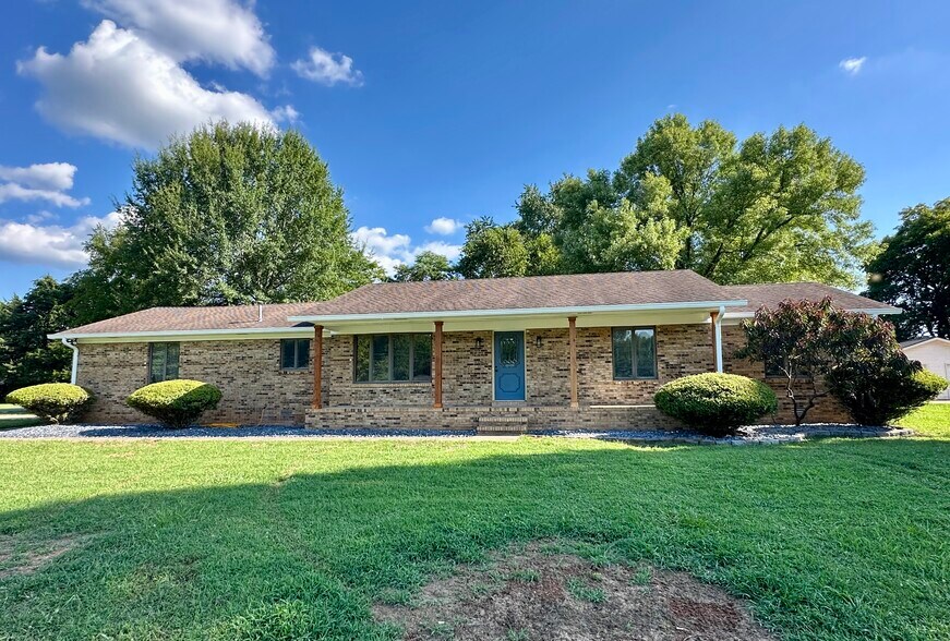 Primary Photo - 2397 Braxton Bragg Dr