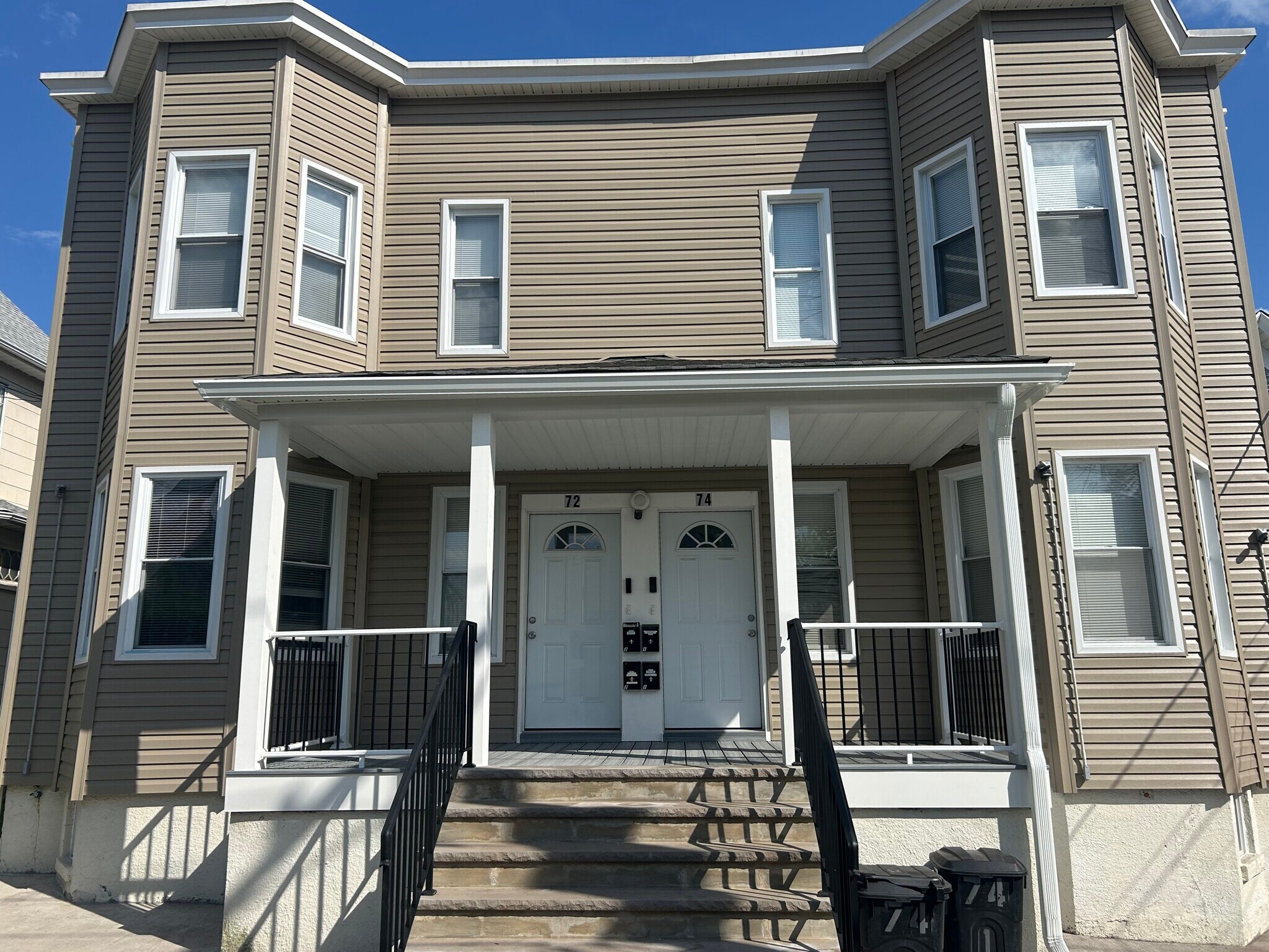 Building Photo - 72 Clinton Pl