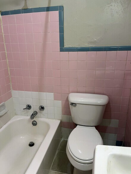 Building Photo - 509 19th Ave N