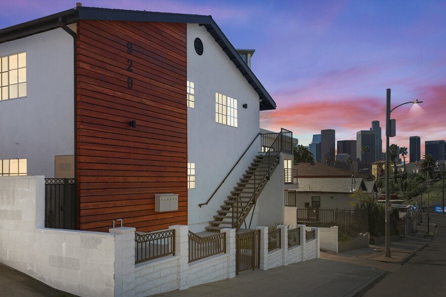 Building Photo - 920 Everett St