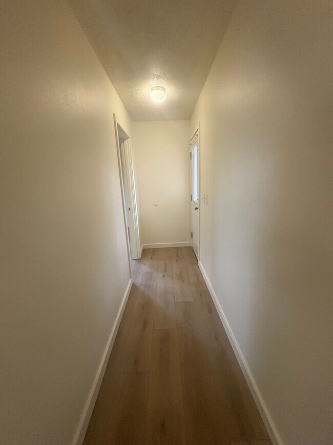 Building Photo - sim614/616