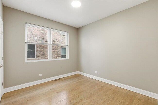 Building Photo - 1048 N Lawndale Ave