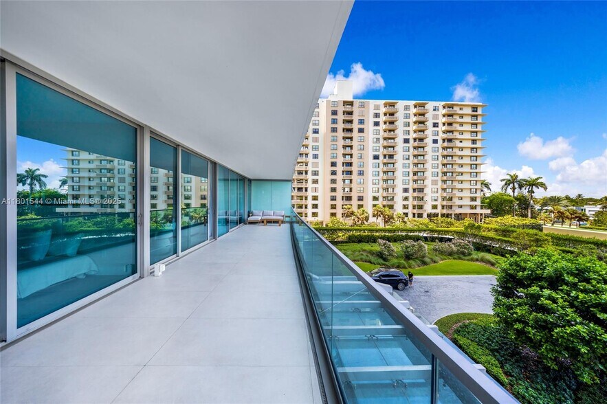Building Photo - 10201 Collins Ave