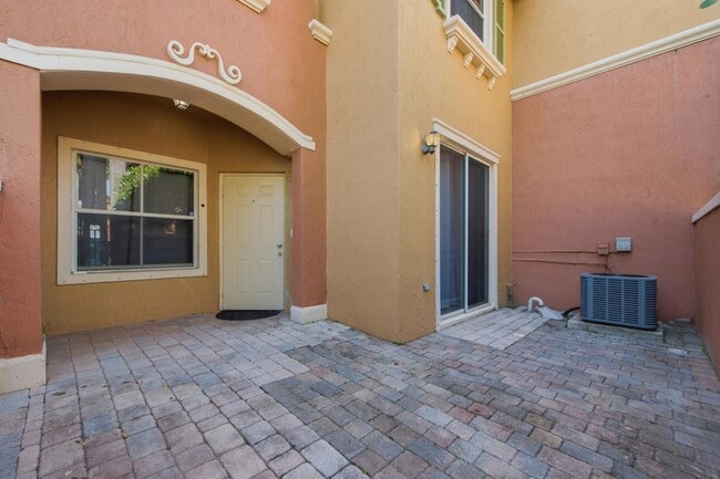 Building Photo - 732 SW 106th Ave