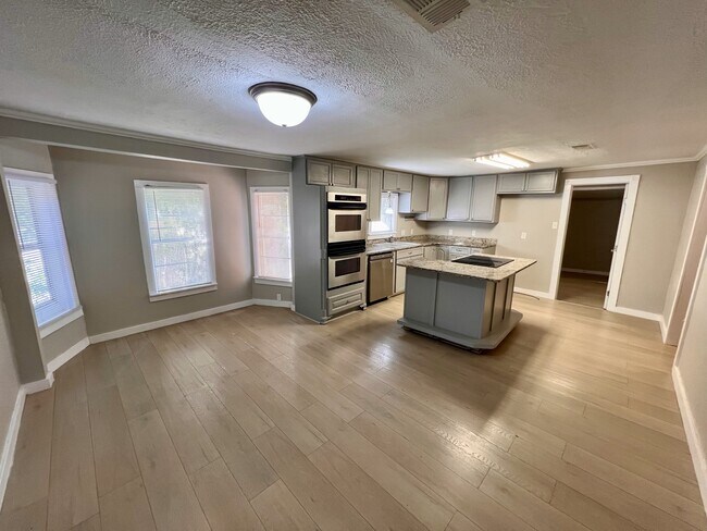 Building Photo - 5638 Curzon Ave