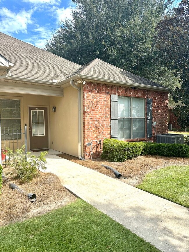 Building Photo - Summerwood Villas 3BR 2BA