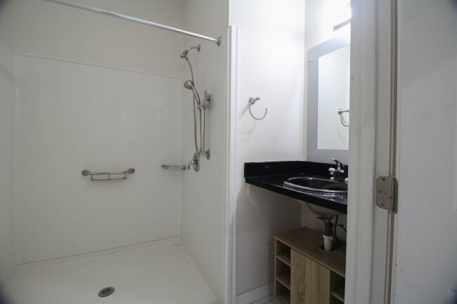 Building Photo - 224 Highland Meadows Ave