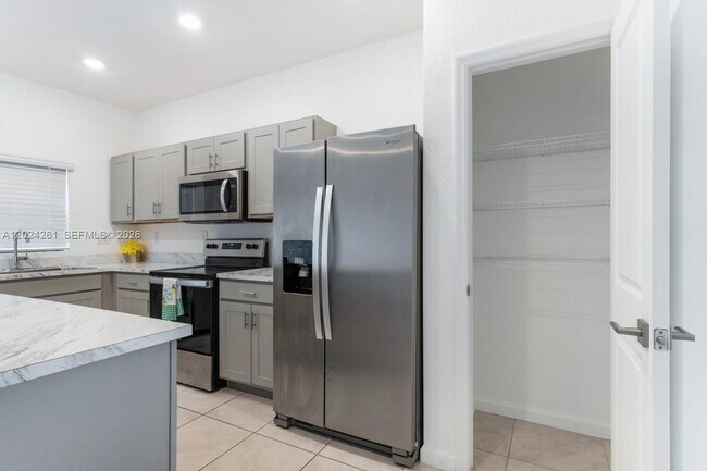 Building Photo - 1170 SW 7th Ct