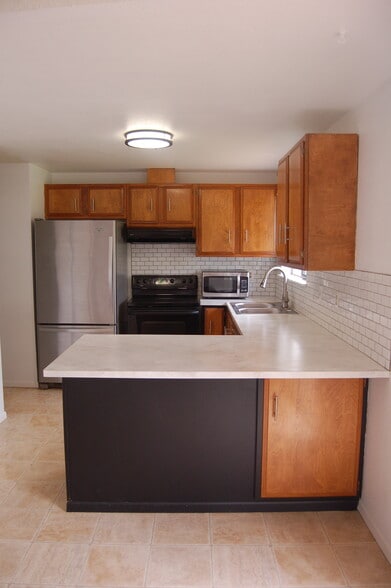Building Photo - 721 Scenic Heights Rd