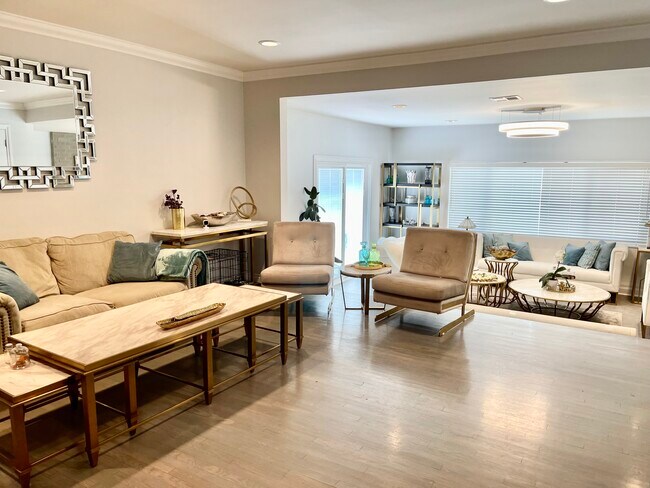 Building Photo - 7236 Oakdale Ave