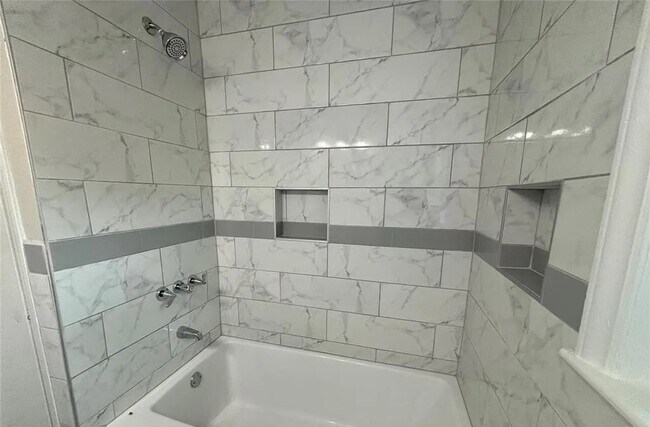 Building Photo - 3427 Eastway Dr