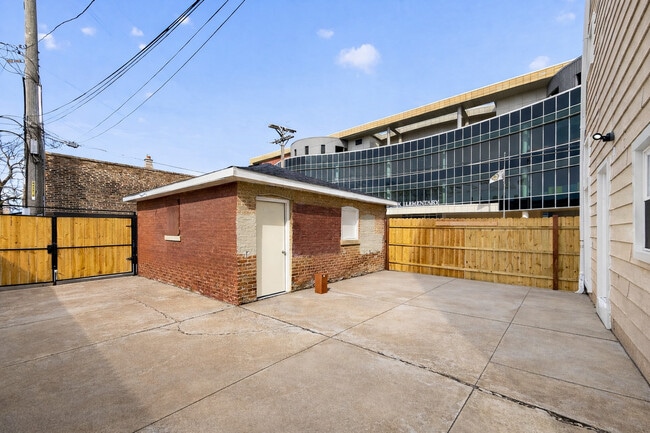 Building Photo - 5400 W 23rd St