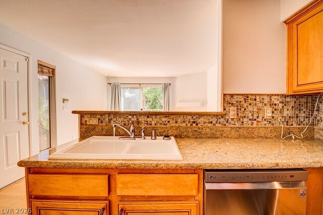 Building Photo - 3060 Casey Dr