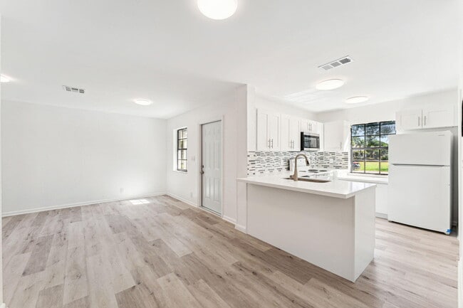 Building Photo - 377 NW 2nd Way