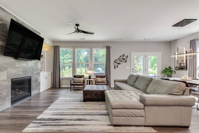 Building Photo - Bright, Modern, Spacious 4bd/3ba Home in Prime Scottdale Location