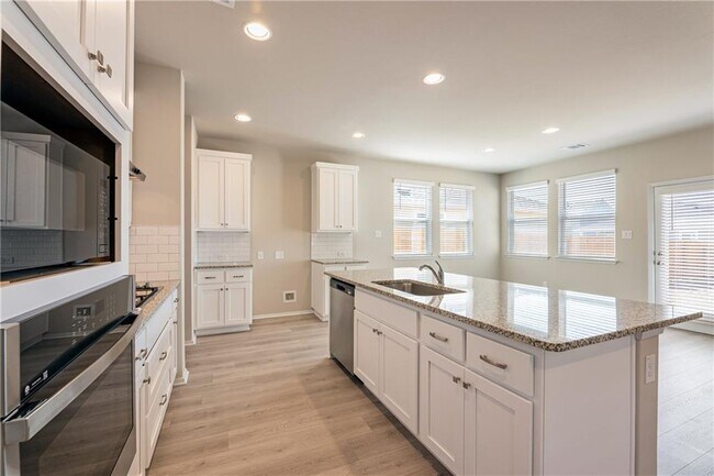 Building Photo - 220 Trailside Ln
