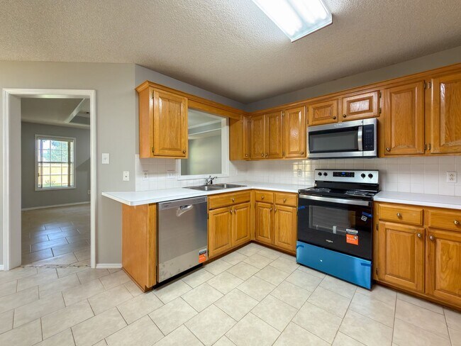 Building Photo - 6409 Fallstone Rd