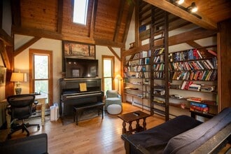 Building Photo - 216 South End Rd