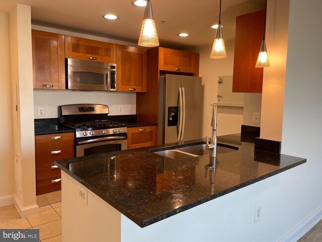 Building Photo - 2451 Midtown Ave