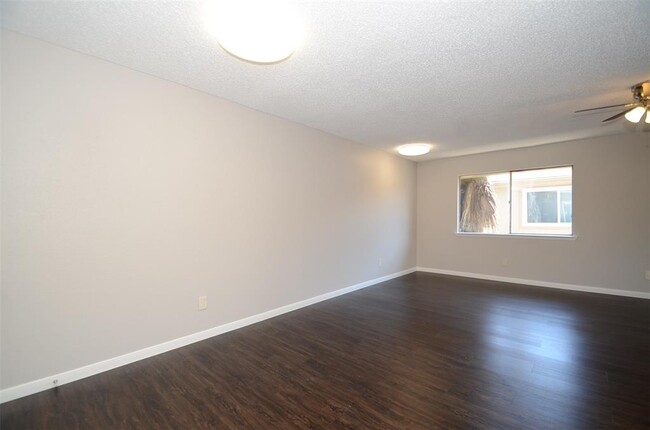 Building Photo - 5650 Birchmont Dr