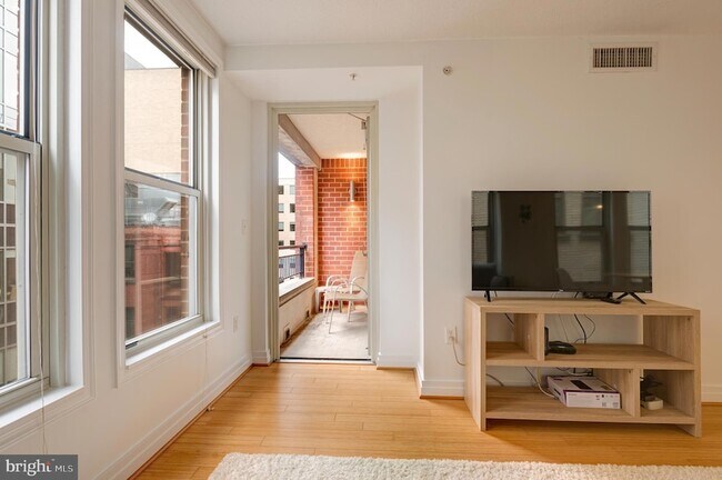 Building Photo - 915 E Street NW Unit 1001