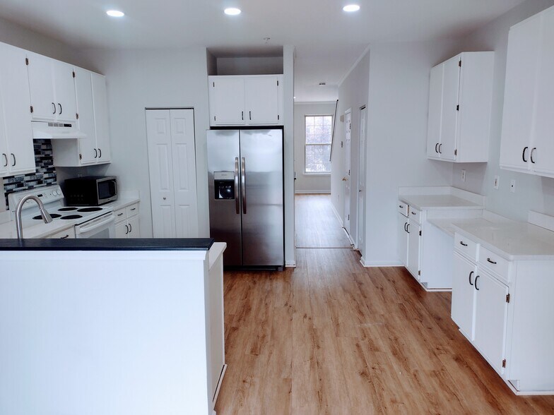 Building Photo - 12 Bailey Ln