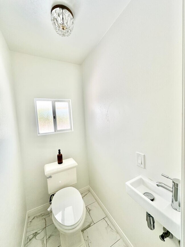 Building Photo - Breathtaking Custom Country Two-Story Home, Fully Remodeled & Beautifully Appointed on Private 20...