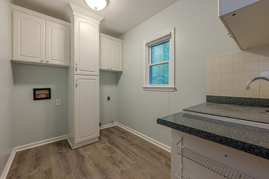 Building Photo - 461 Braidwood Walk NW